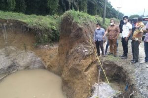 PTPN IV,DPRD Sumut dan GEMAPSI Tinjauan Sumber Banjir di Simalungun