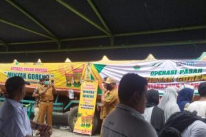 Dukung Kebijakan Pemerintah,Distrik II PTPN4 Gelar Operasi Pasar Murah Minyak Goreng di Madina