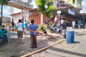 Pemko Siantar Lambat, Terpaksa Warga Tambun Nabolon Perbaiki Jalan